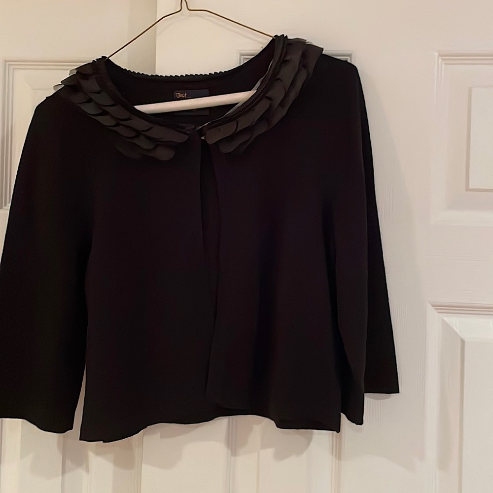 Elegant cardigan perfect as a addition to the evening dress